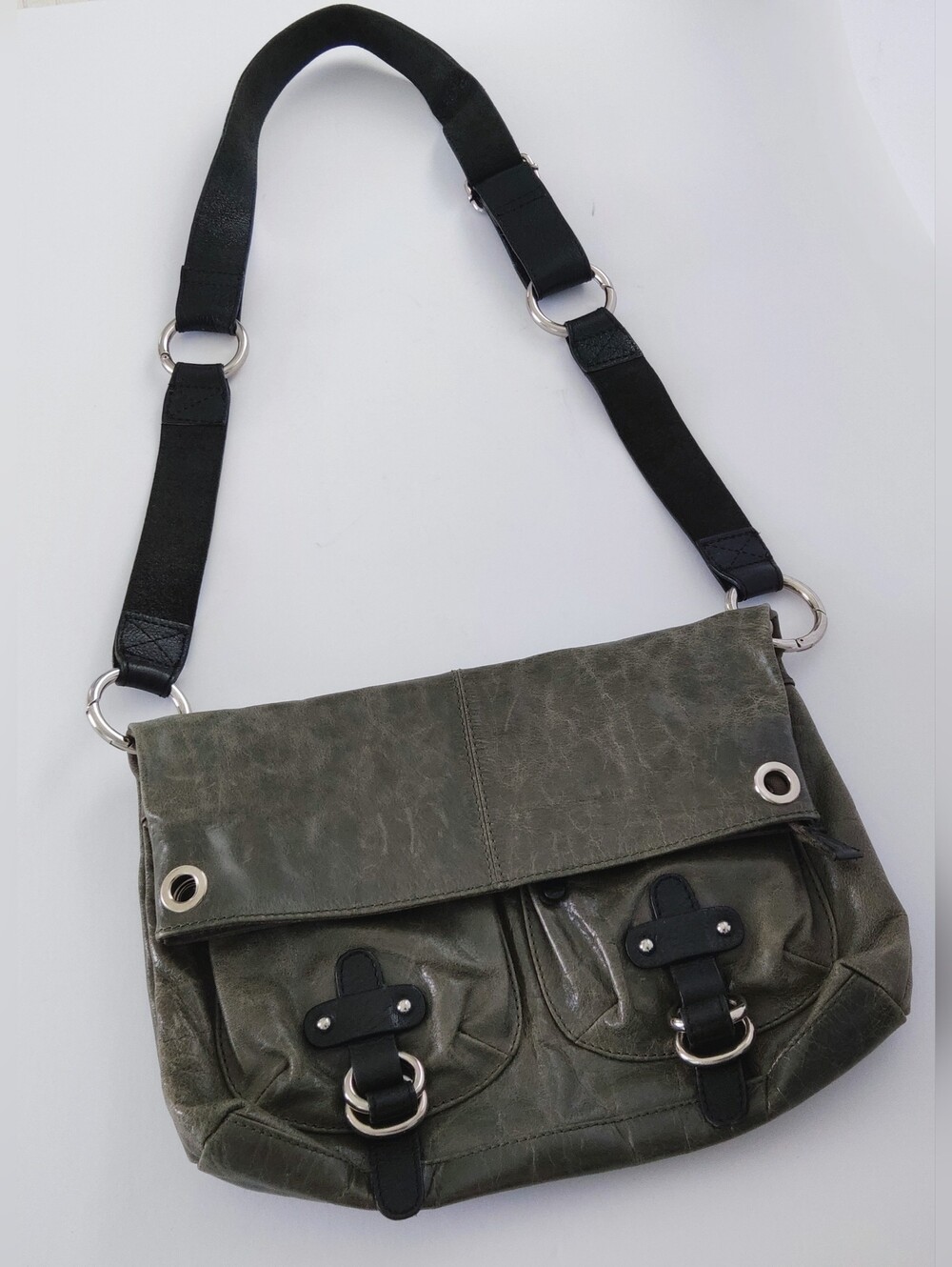 Tano Olive Green Leather Shoulder/ Crossbody Messenger Bag. Pre-owned.